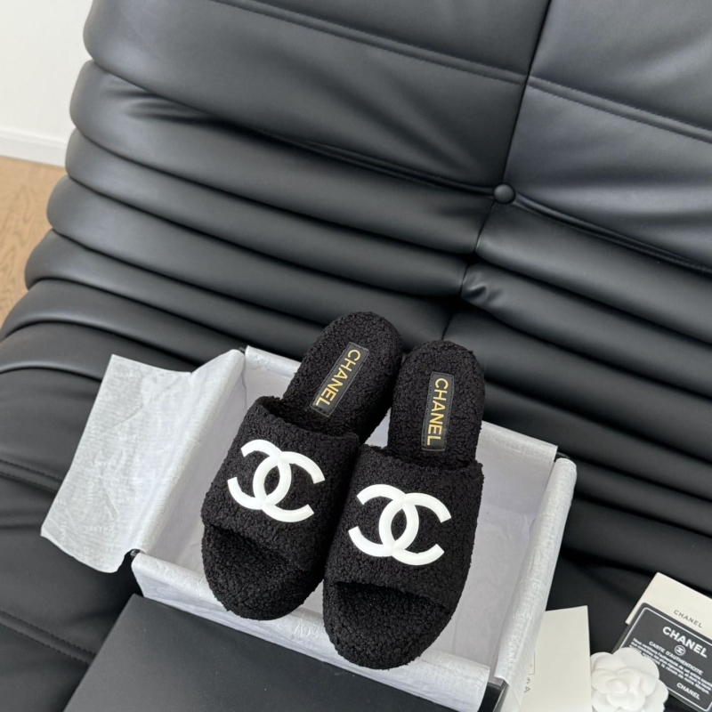 Ch**el slippers